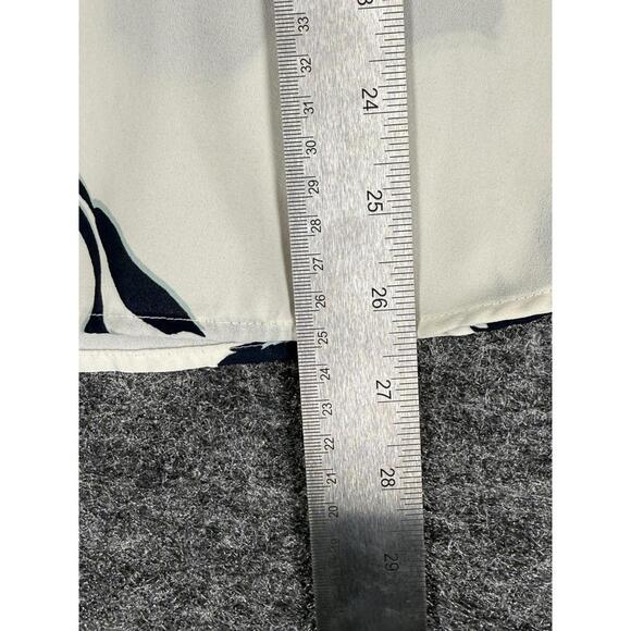 Van Heusen Blouse Women XL White Floral V-Neck Short Sleeve Pullover Casual - Picture 6 of 7